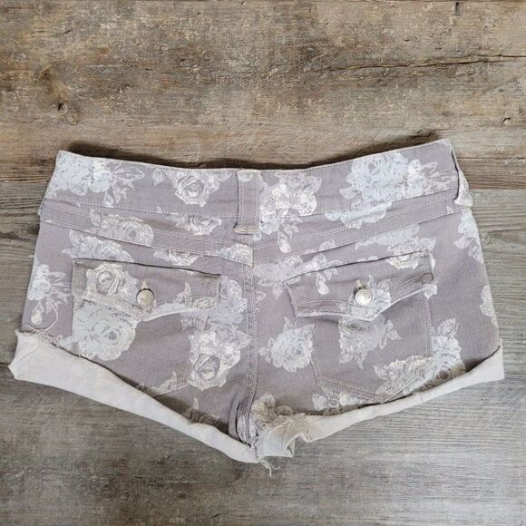 Tinseltown Floral Rose‎ Denim Flap Pocket Cuffed Shorts Gray Womens Size 9 Denim - Picture 3 of 12